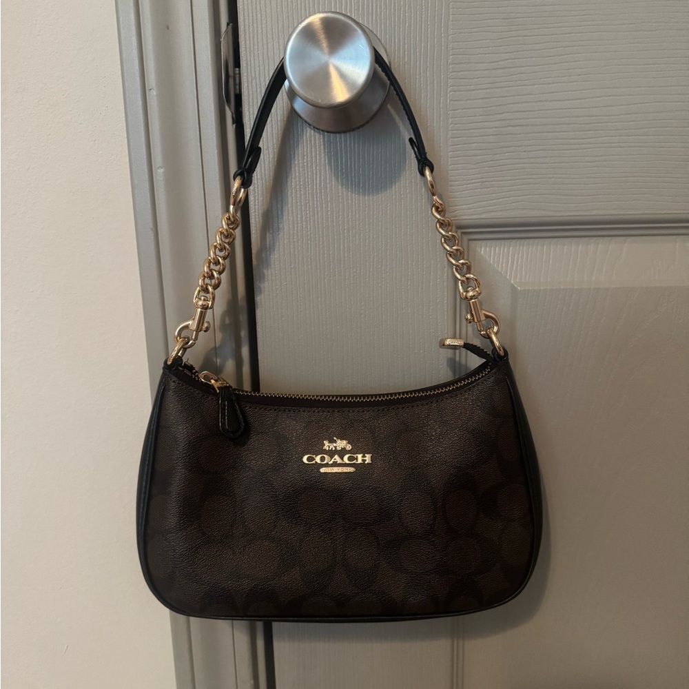 COACH Outlet Teri Shoulder Bag In Signature Canvas